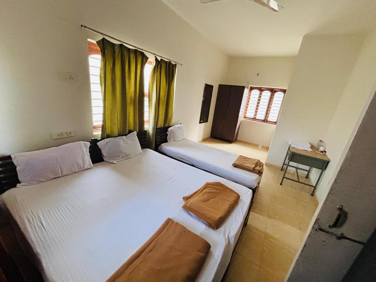 Hotel Ashray Inn Express Ahmadábád Exteriér fotografie